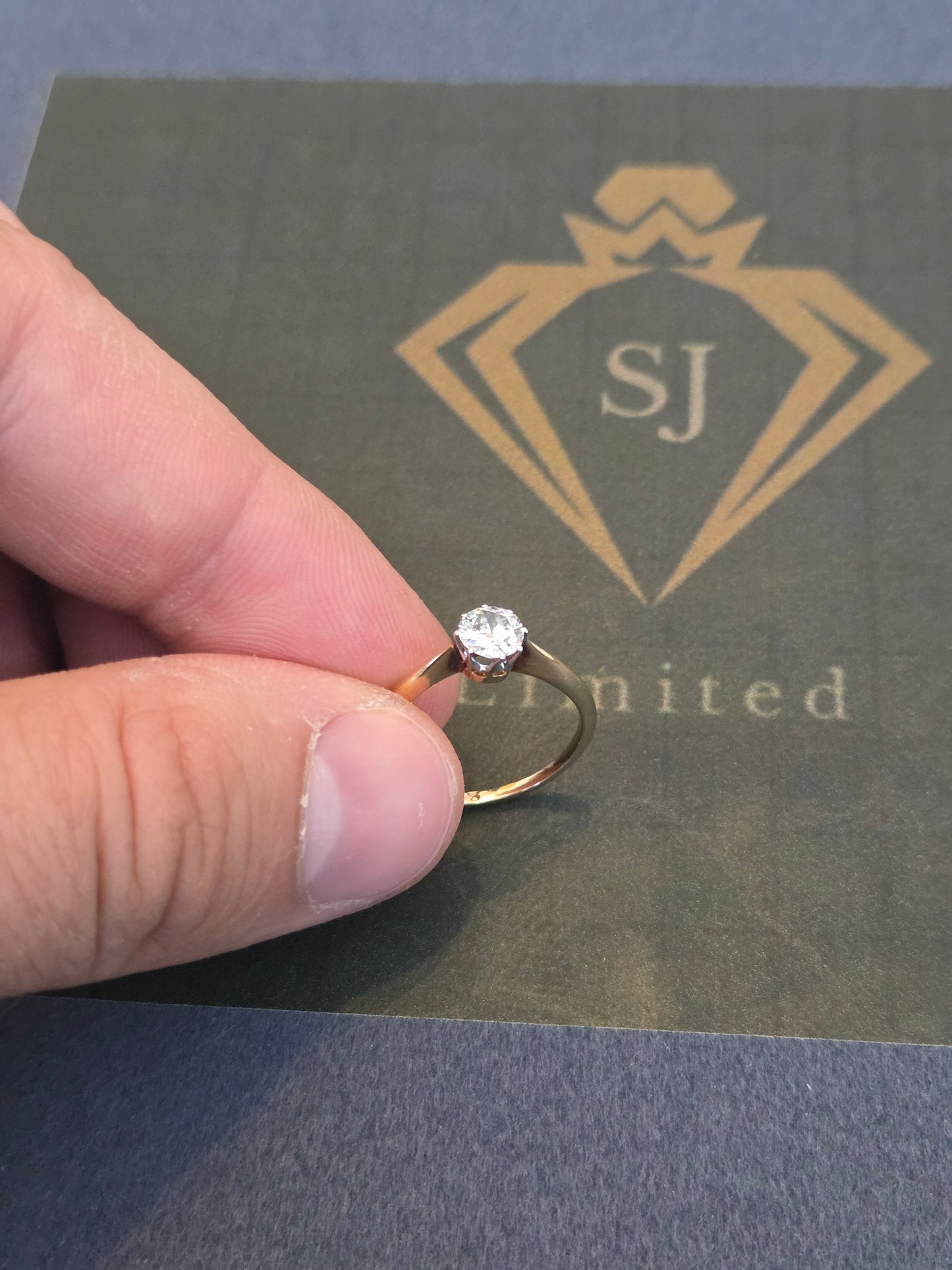 18ct Gold single diamond Ring