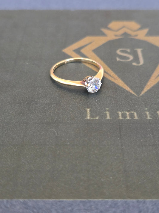 18ct Gold single diamond Ring