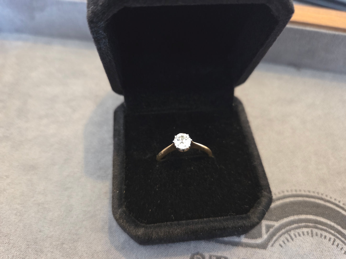 18ct Gold single diamond Ring