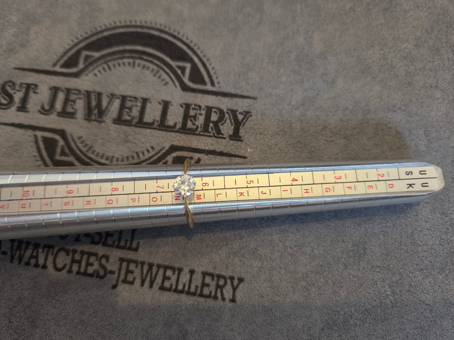 18ct Gold single diamond Ring